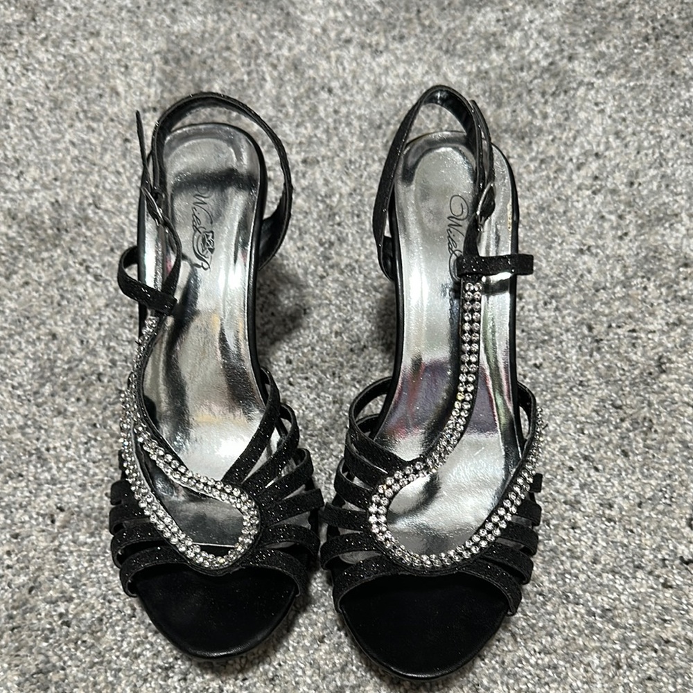 Elegant Black Women's Heels with Rhinestone Detailing